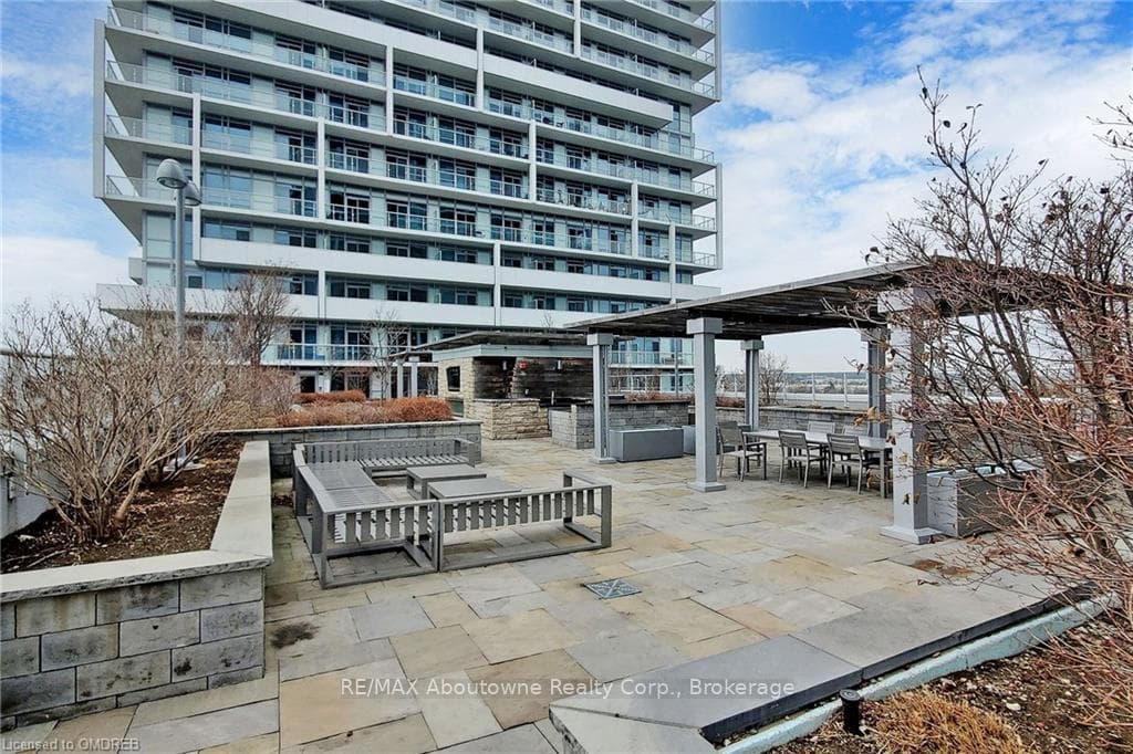 55 SPEERS Road Unit 1007 photo 32