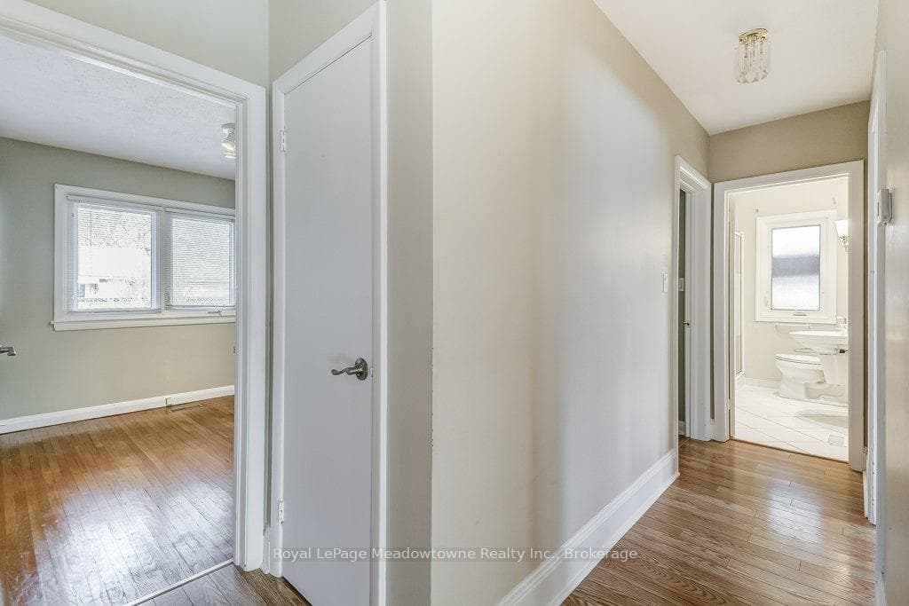 24 McMaster Avenue photo 24