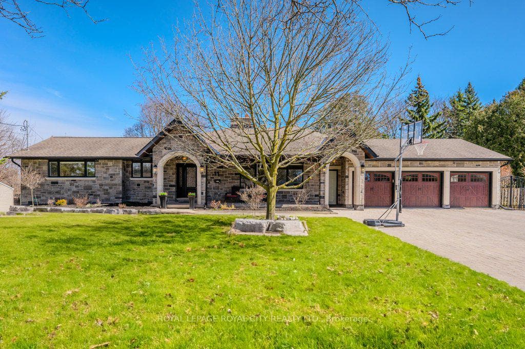 11 Orchard Crescent photo 1