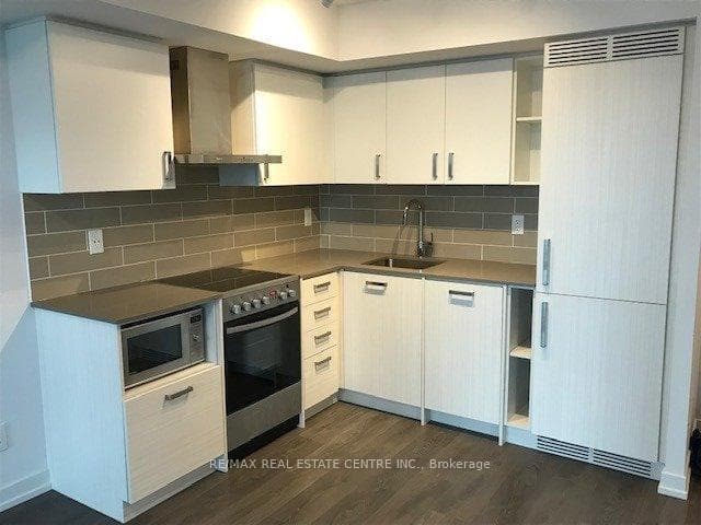 125 Redpath Ave Avenue Unit 2403 photo 3