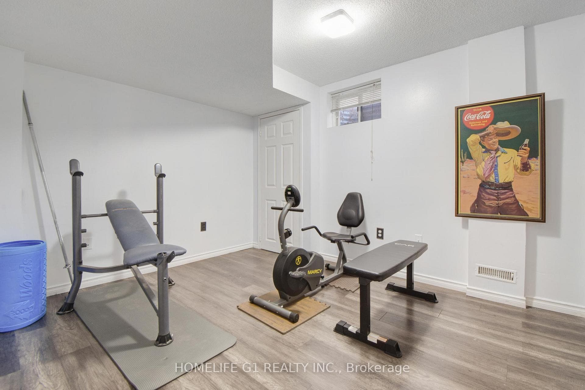 96 Mosley Crescent photo 34