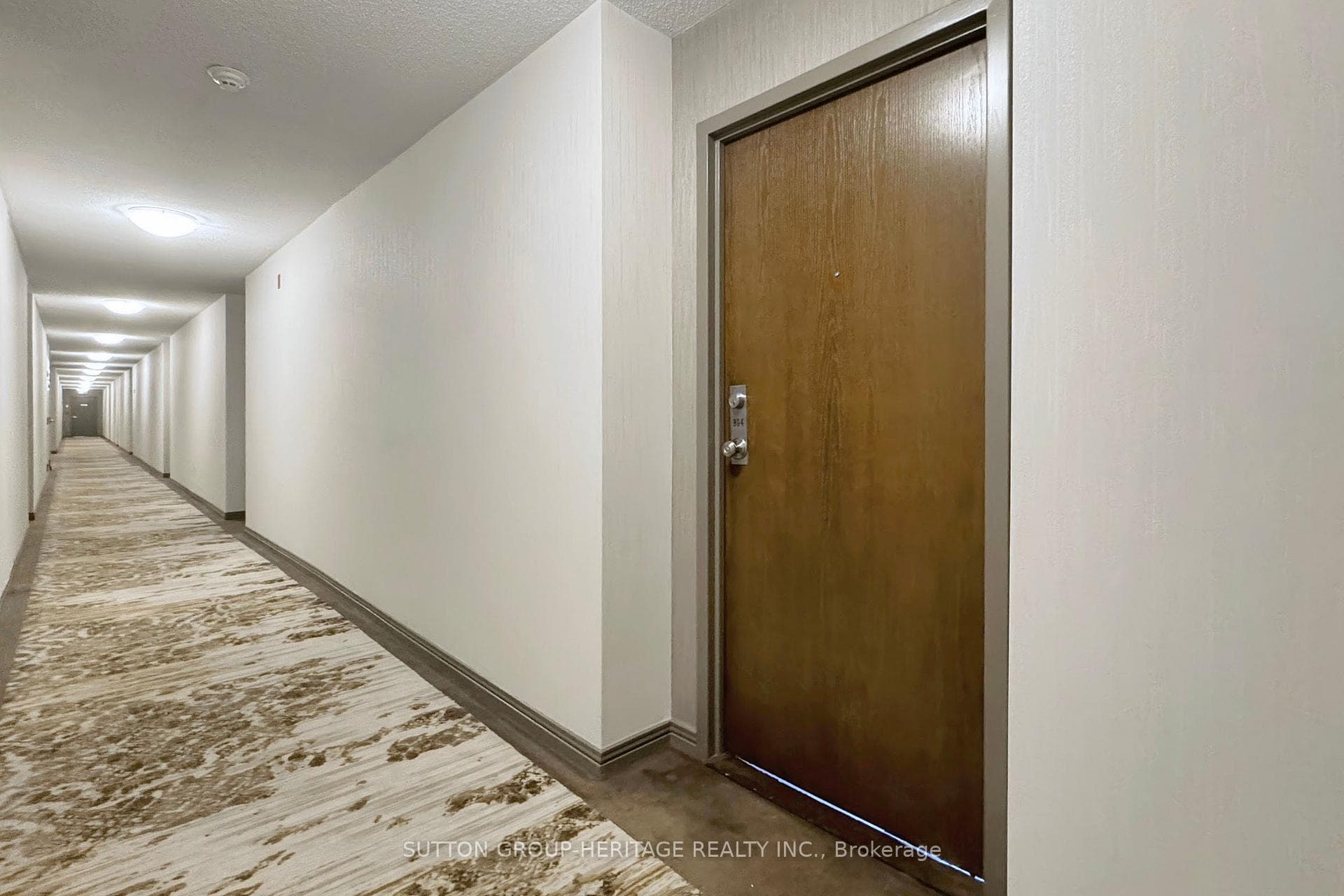 711 Rossland Road Unit 904 photo 6