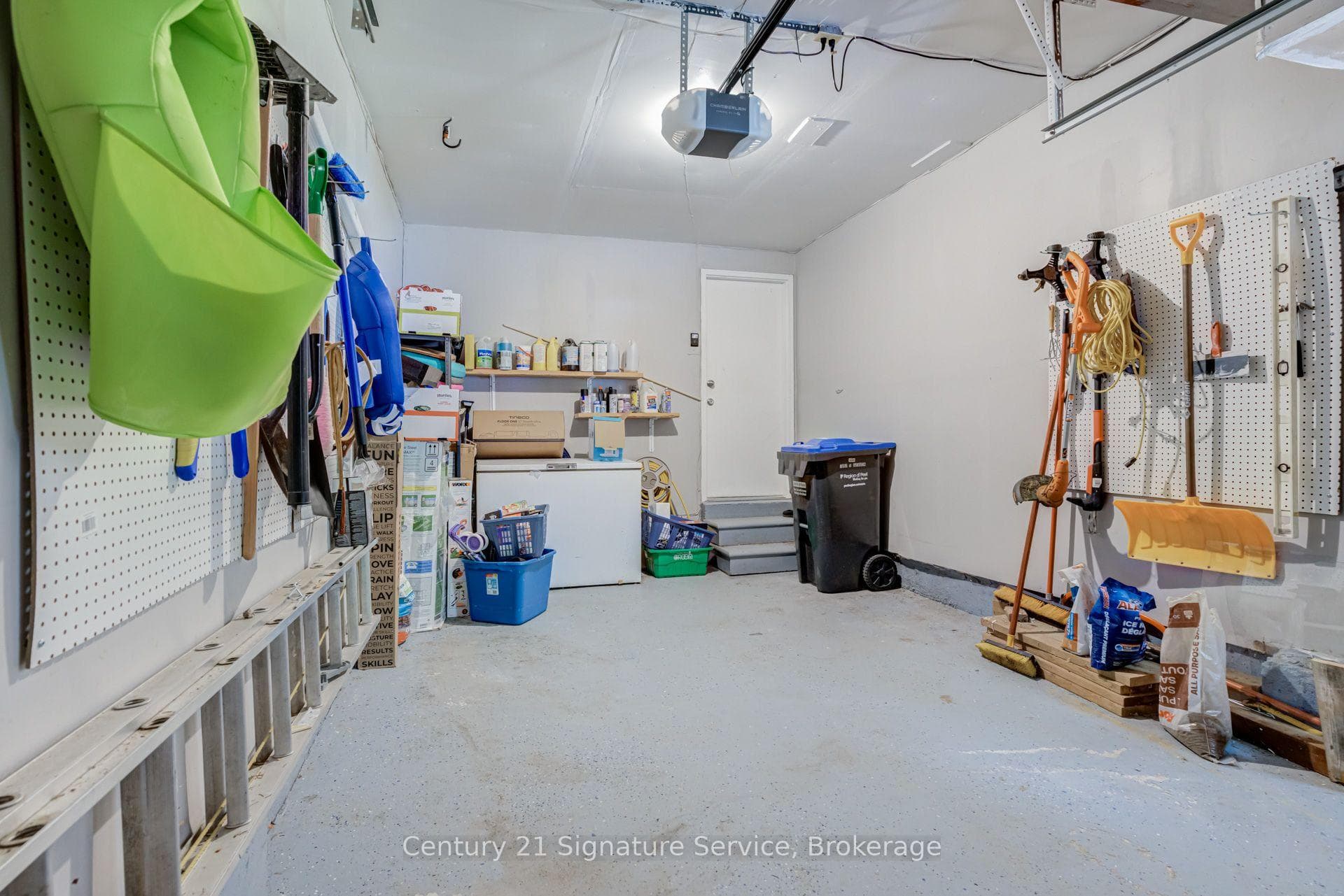 2755 Lindholm Crescent photo 44