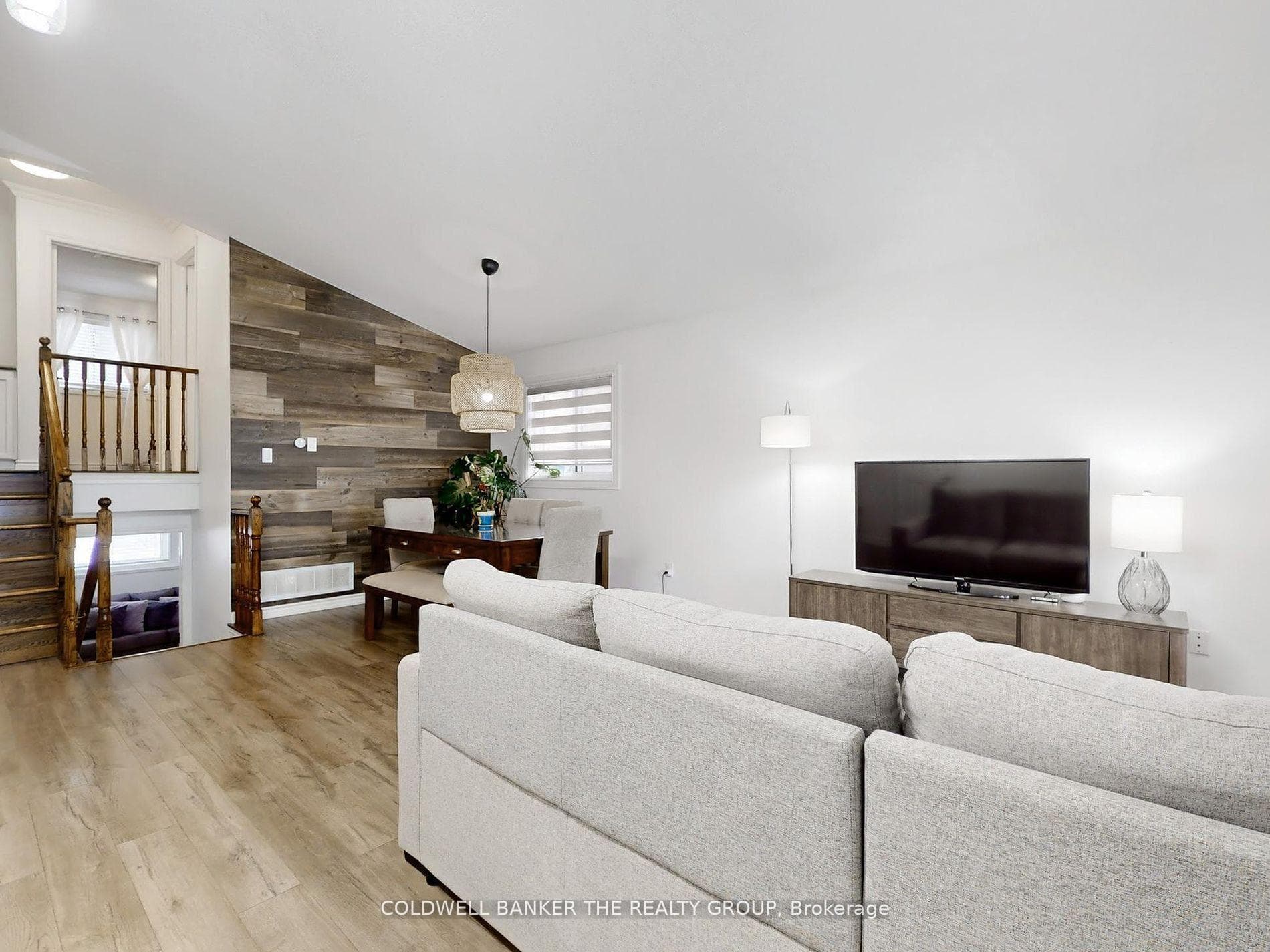 60 DRAPER Crescent photo 11