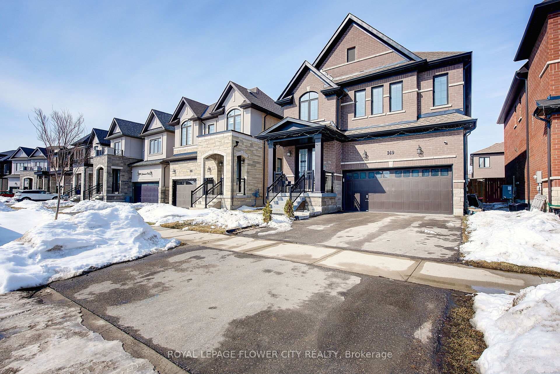 149 Silverwood Crescent photo 3