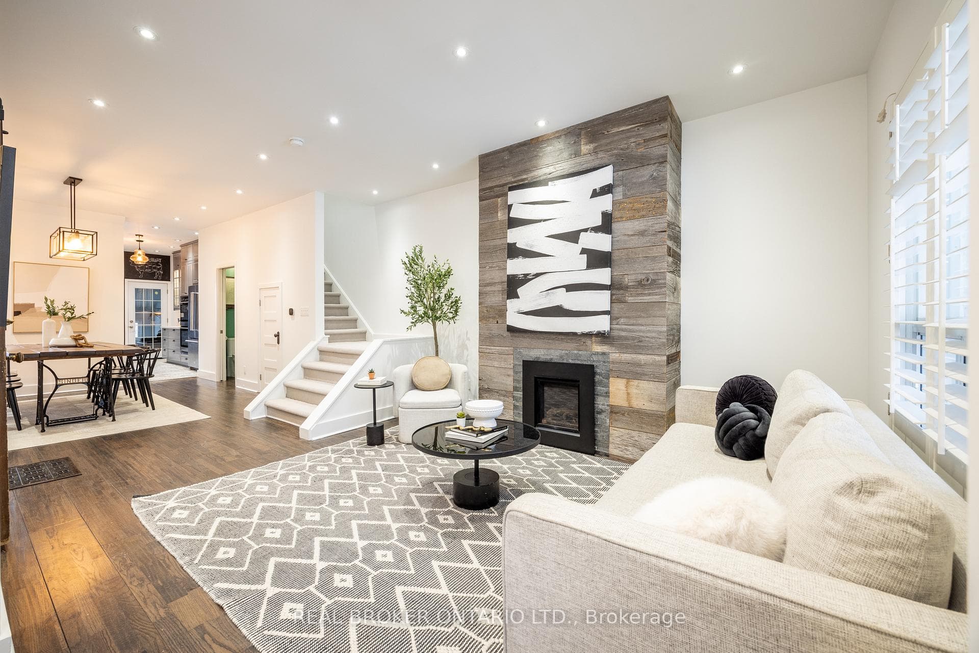 6 Vancouver Avenue photo 1