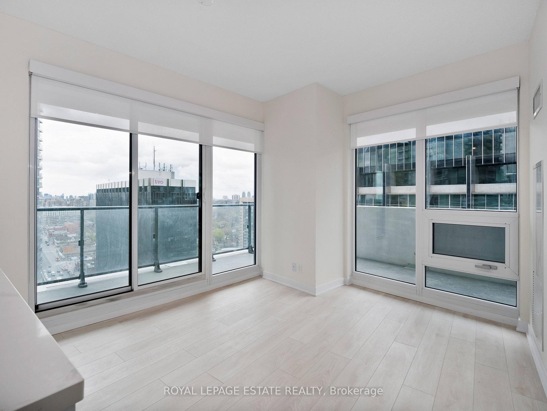 2221 Yonge Street Unit 1708 photo 6