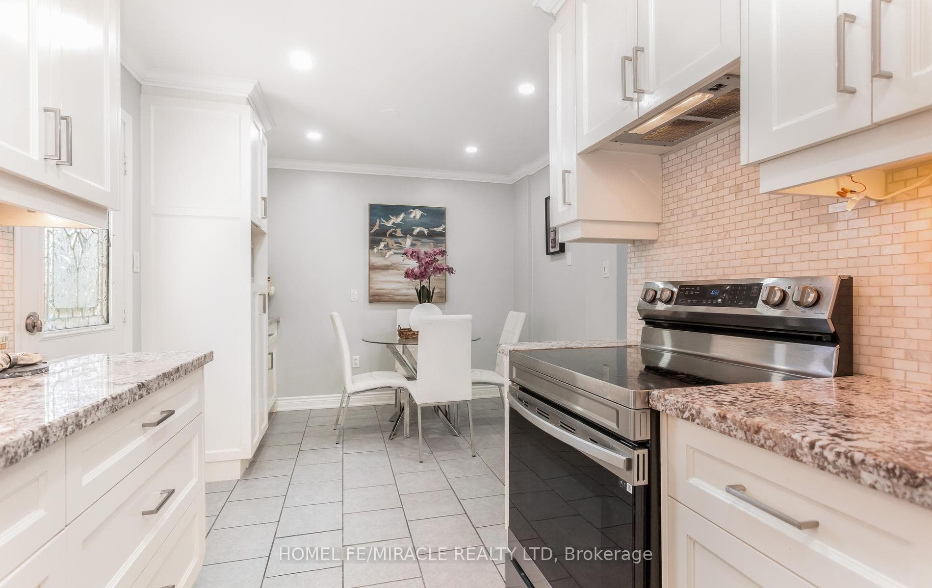 49 Newbridge Crescent photo 12