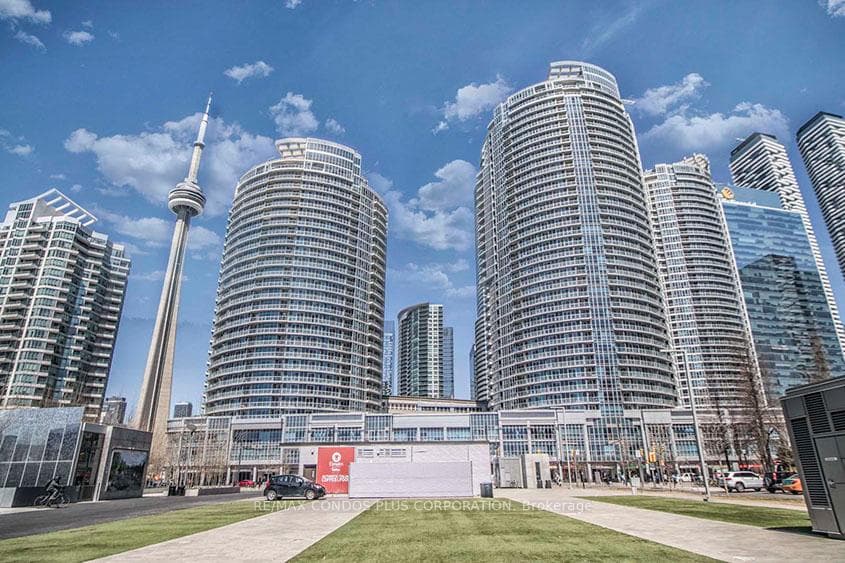 218 Queens Quay Unit 1211 photo 1