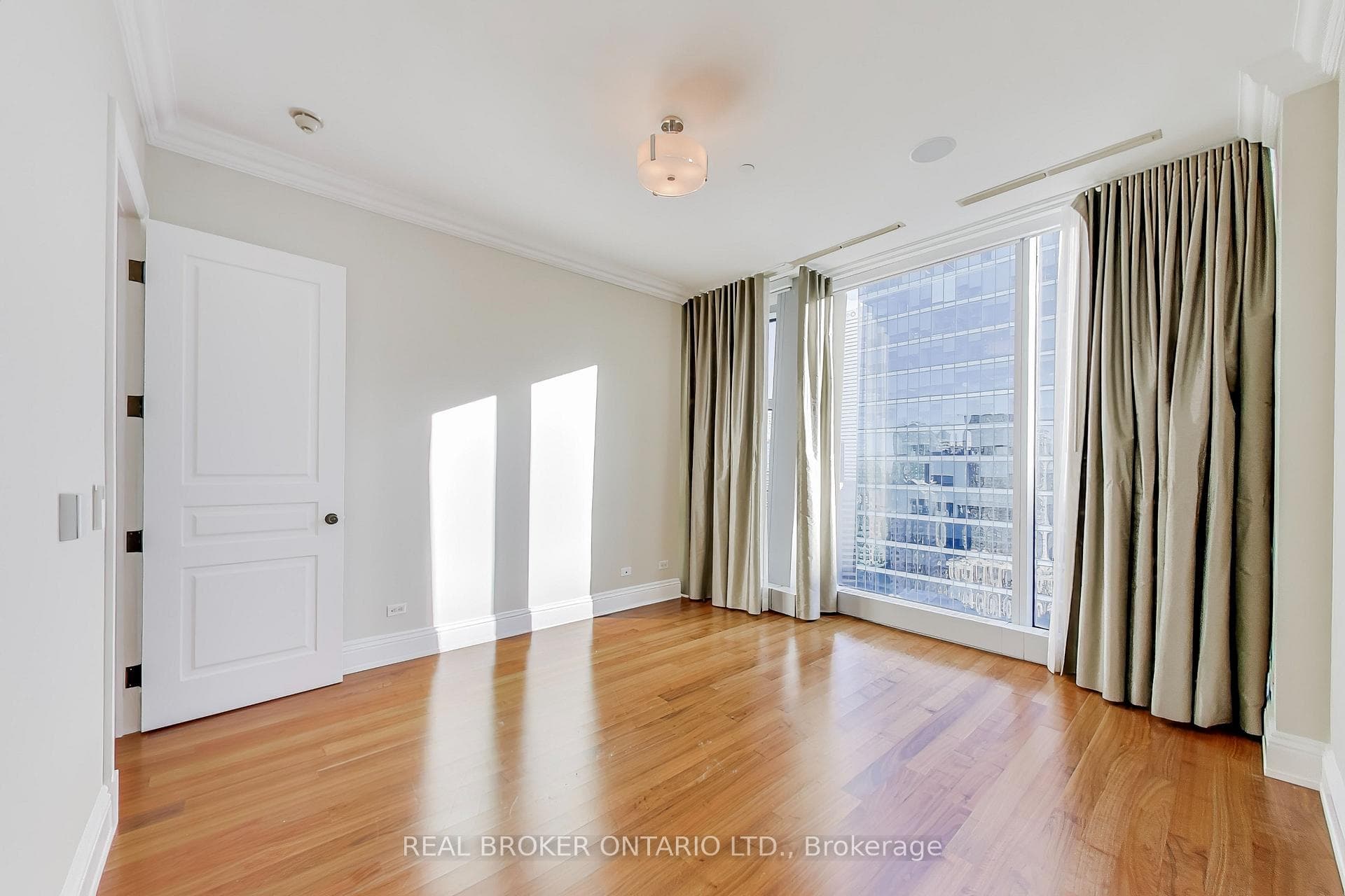 183 Wellington Street Unit 3503 photo 20