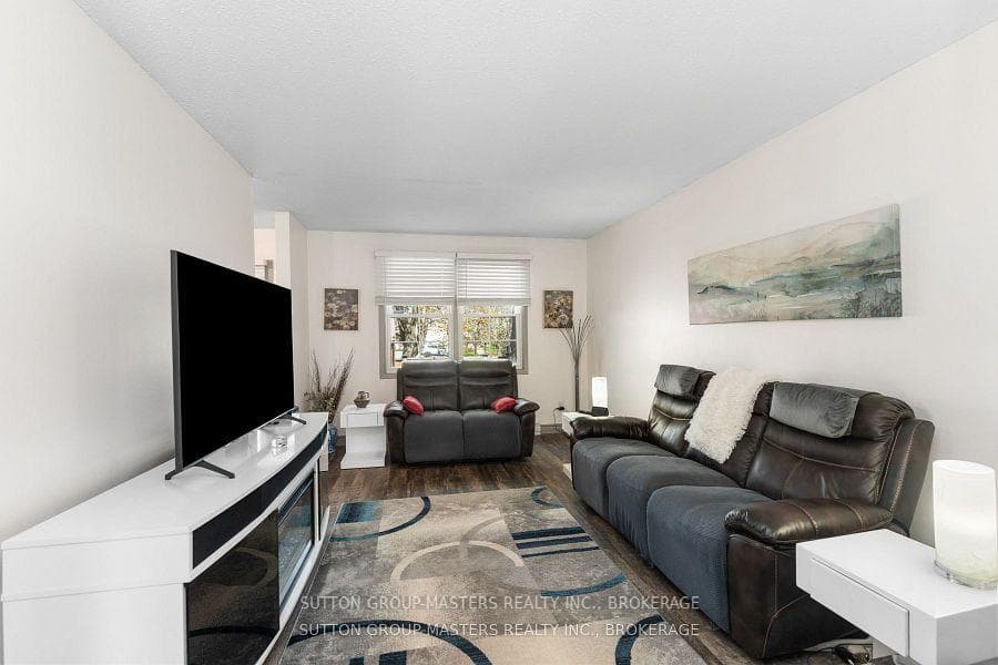 19 MacPherson Avenue Unit 28 photo 12