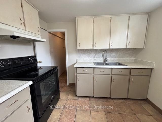 92 Westhumber Boulevard Unit Basement photo 4