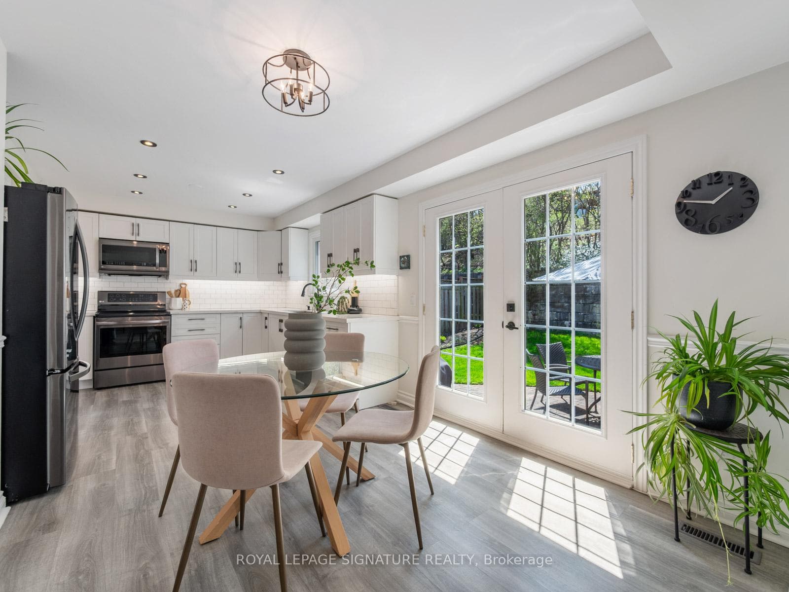 53 Blueking Crescent photo 22