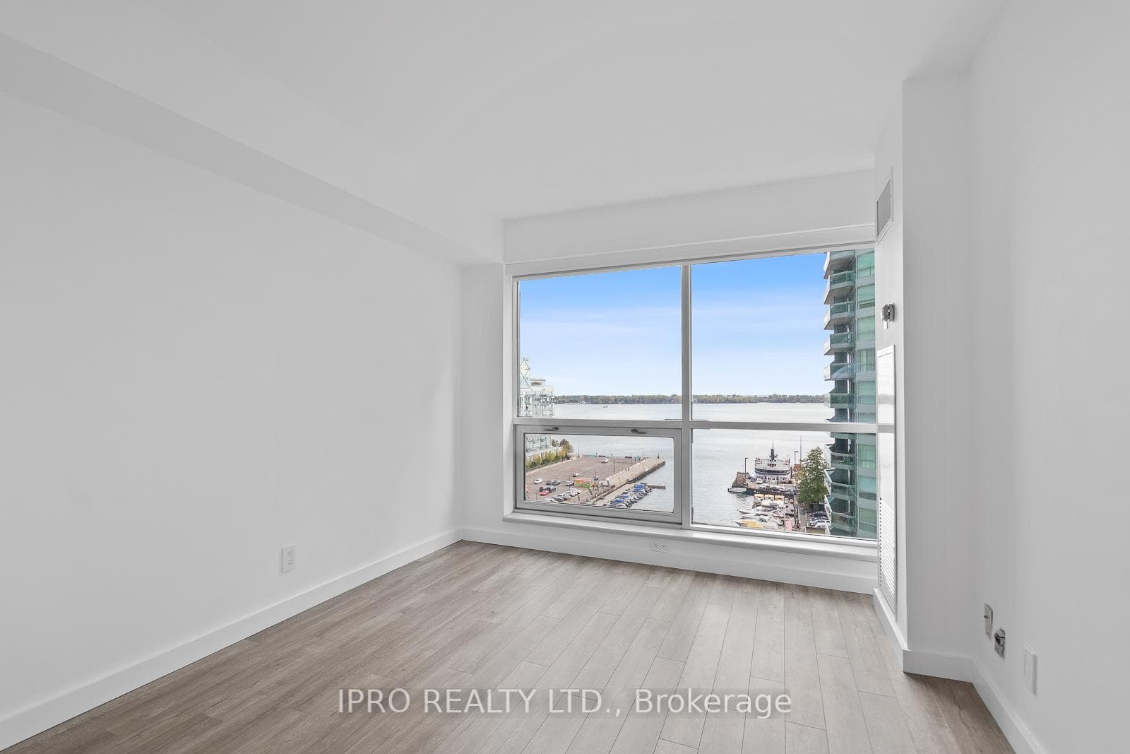 10 Yonge Street Unit 1202 photo 9