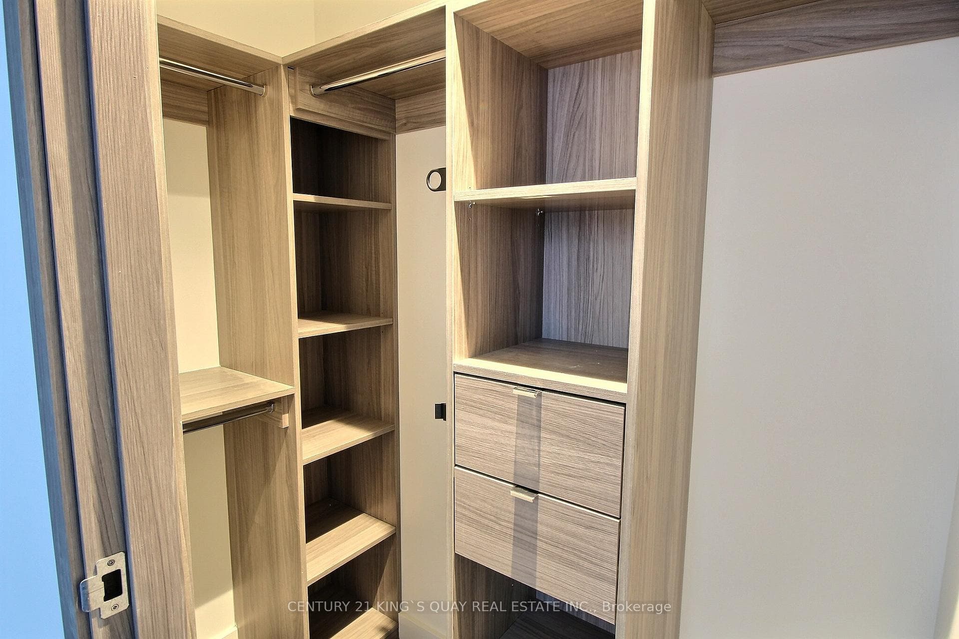 85 Mcmahon Drive Unit 211 photo 12