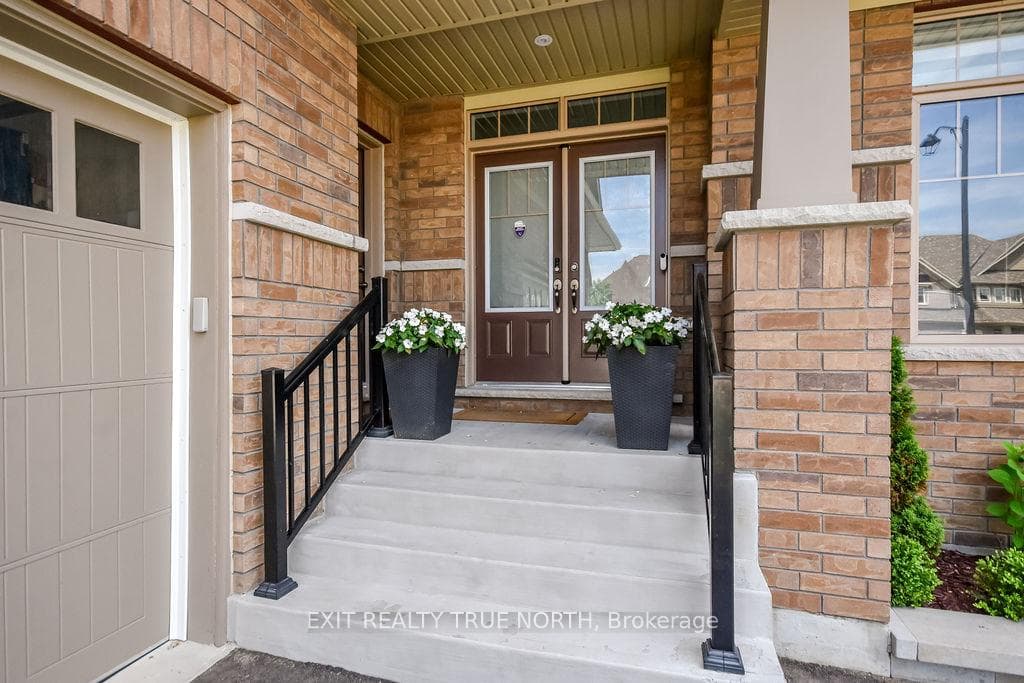 108 Rugman Crescent photo 3