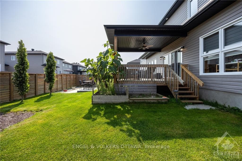 204 SUNSET Crescent photo 30