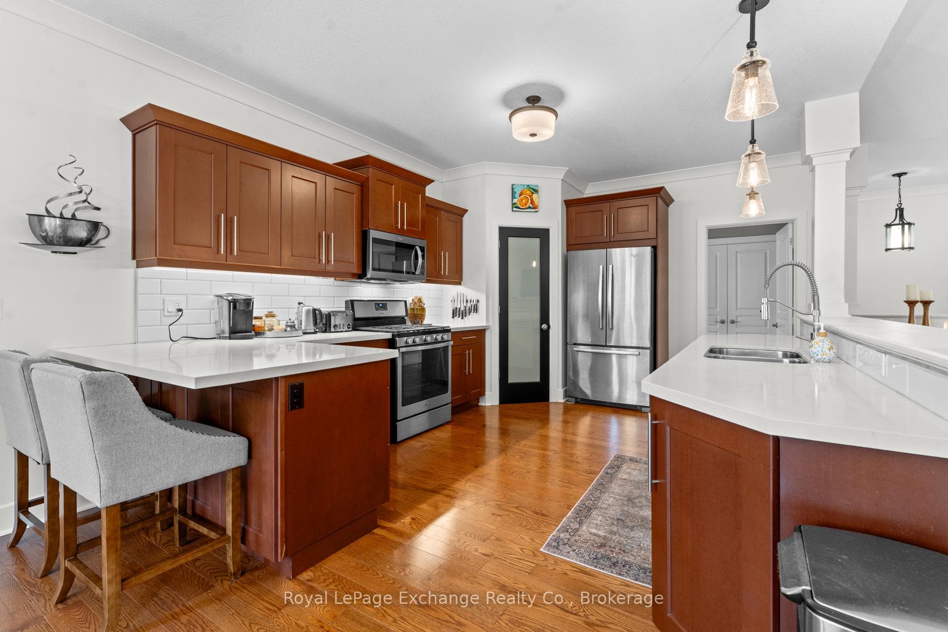 592 Hunter Street photo 21