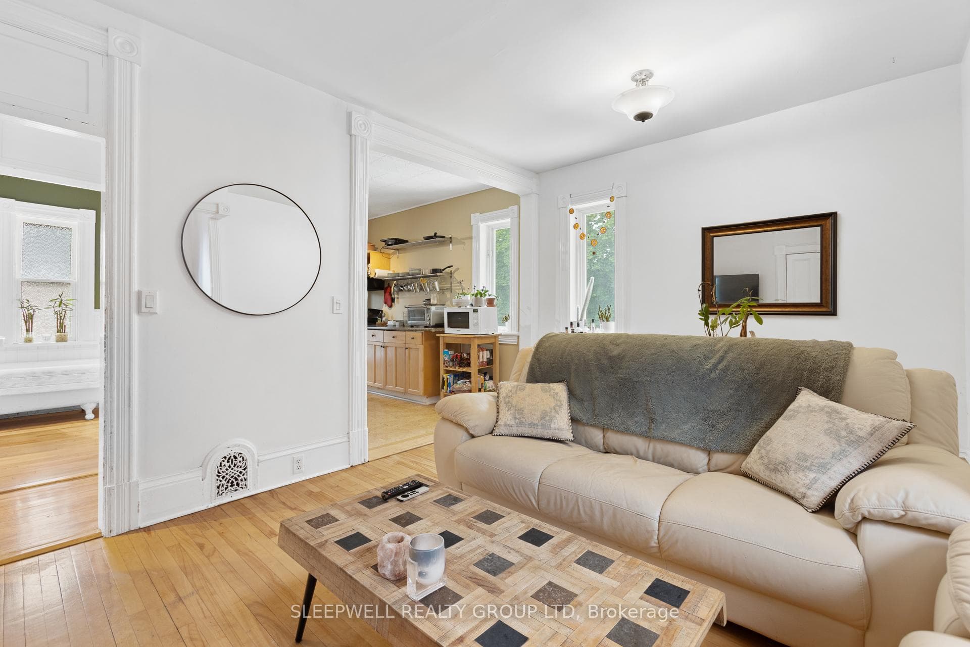 86 Fourth Avenue photo 5