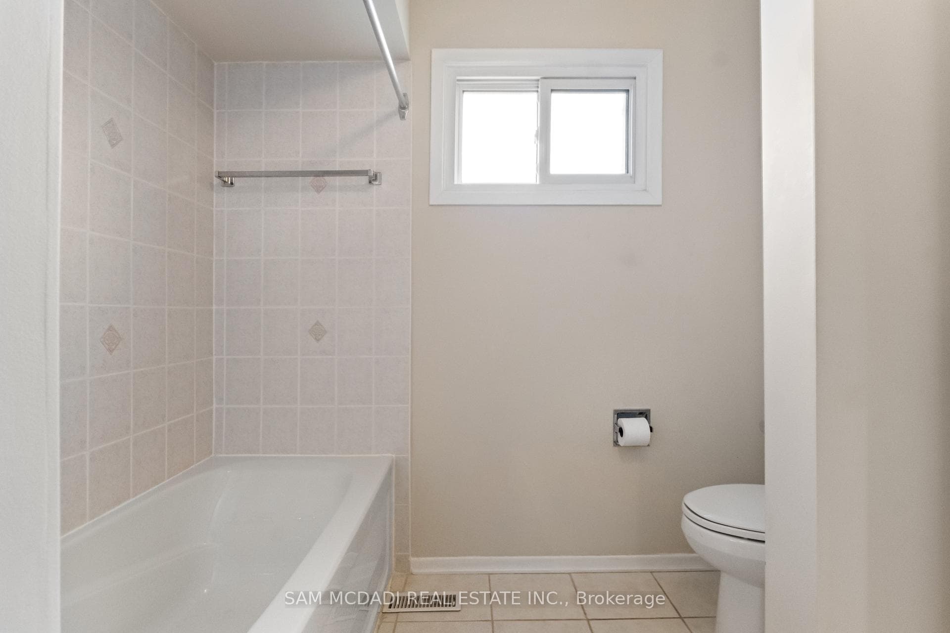 556 Paisley Boulevard photo 17