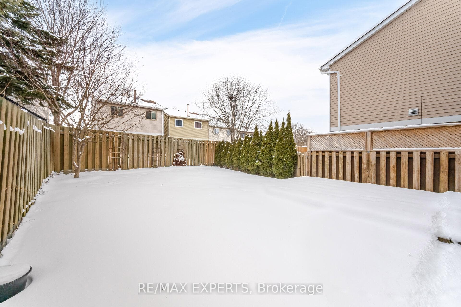99 Greenfield Crescent photo 38