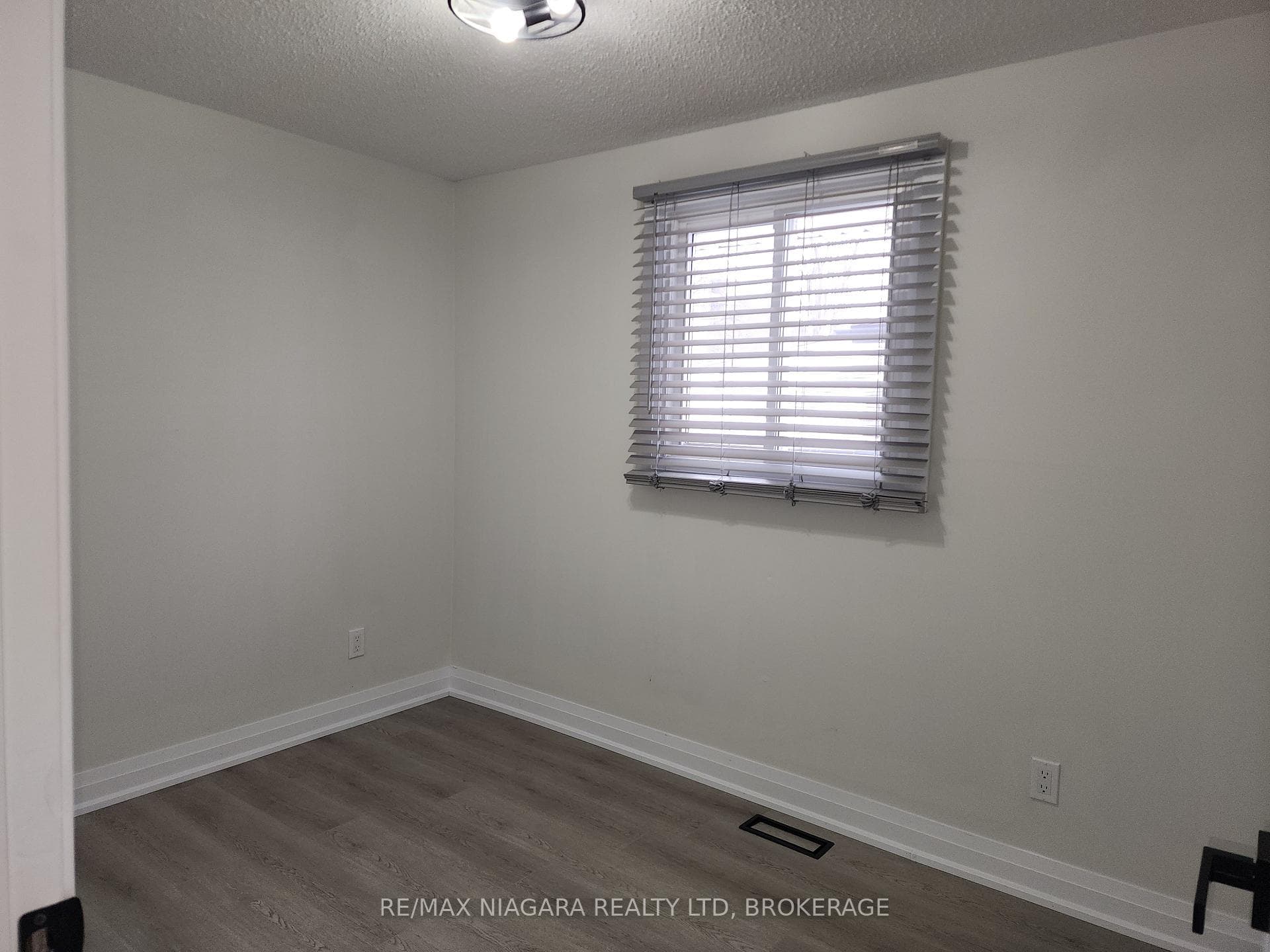 6783 Dawson Street photo 13