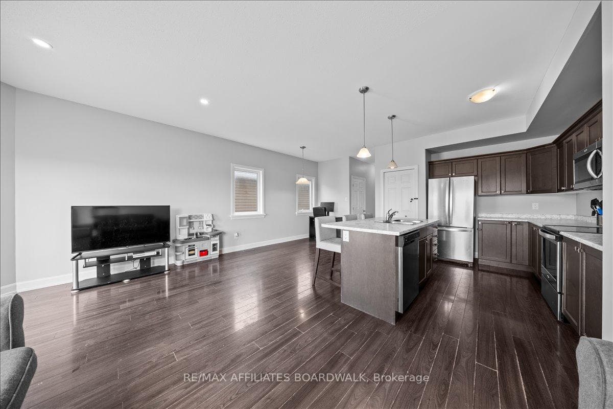 15 Vimy Ridge Crescent photo 11