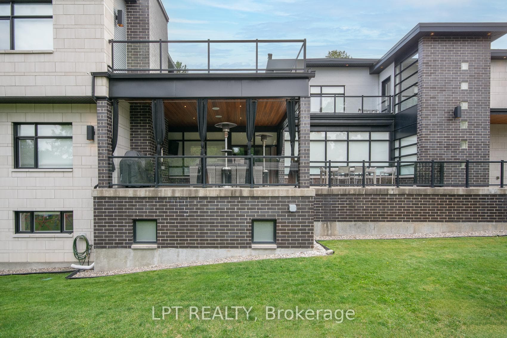 847 Walkley Road photo 45