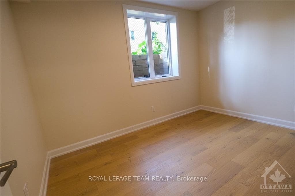 415 TWEEDSMUIR Avenue Unit D photo 6