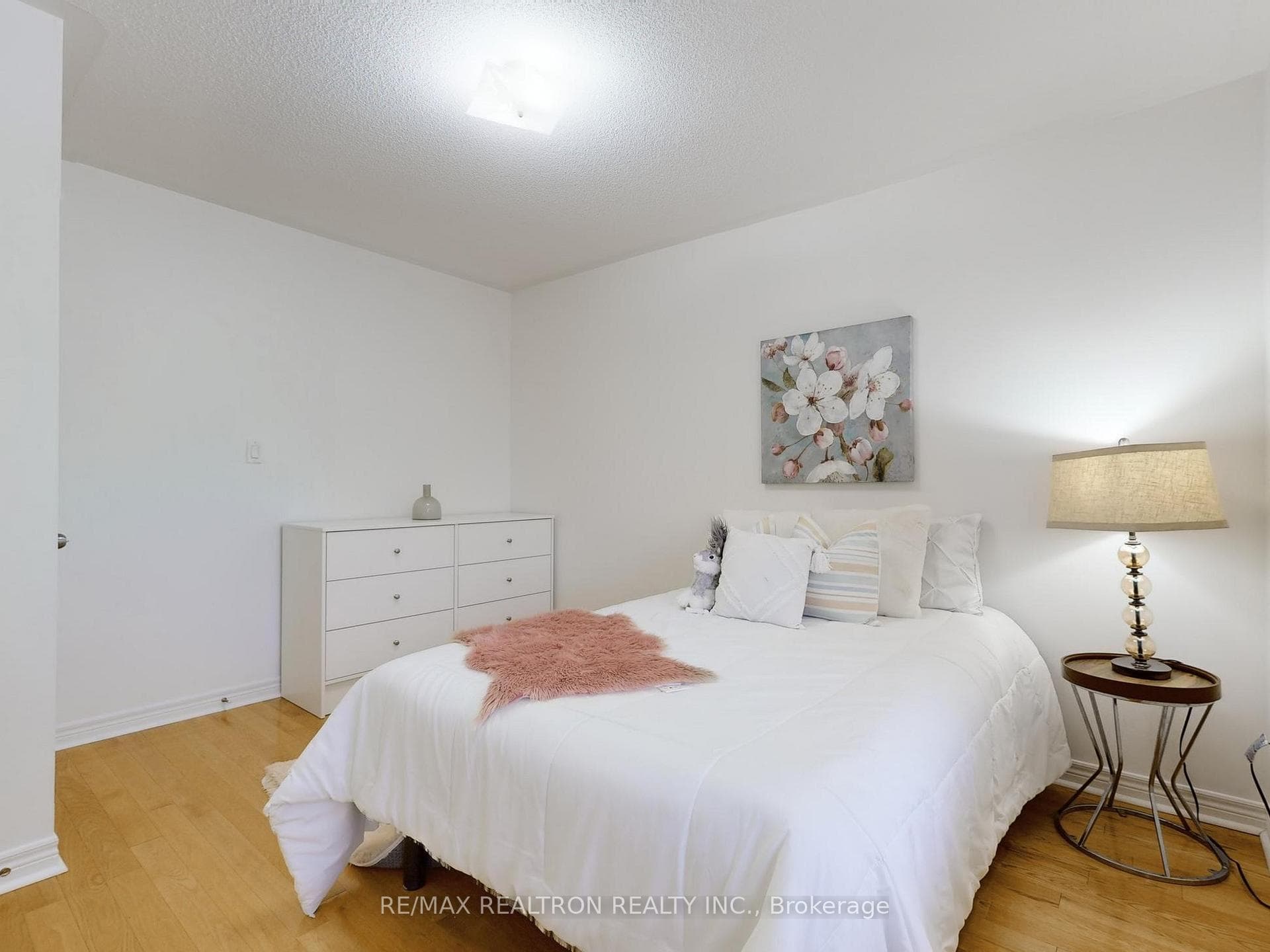150 Wharnsby Drive photo 32