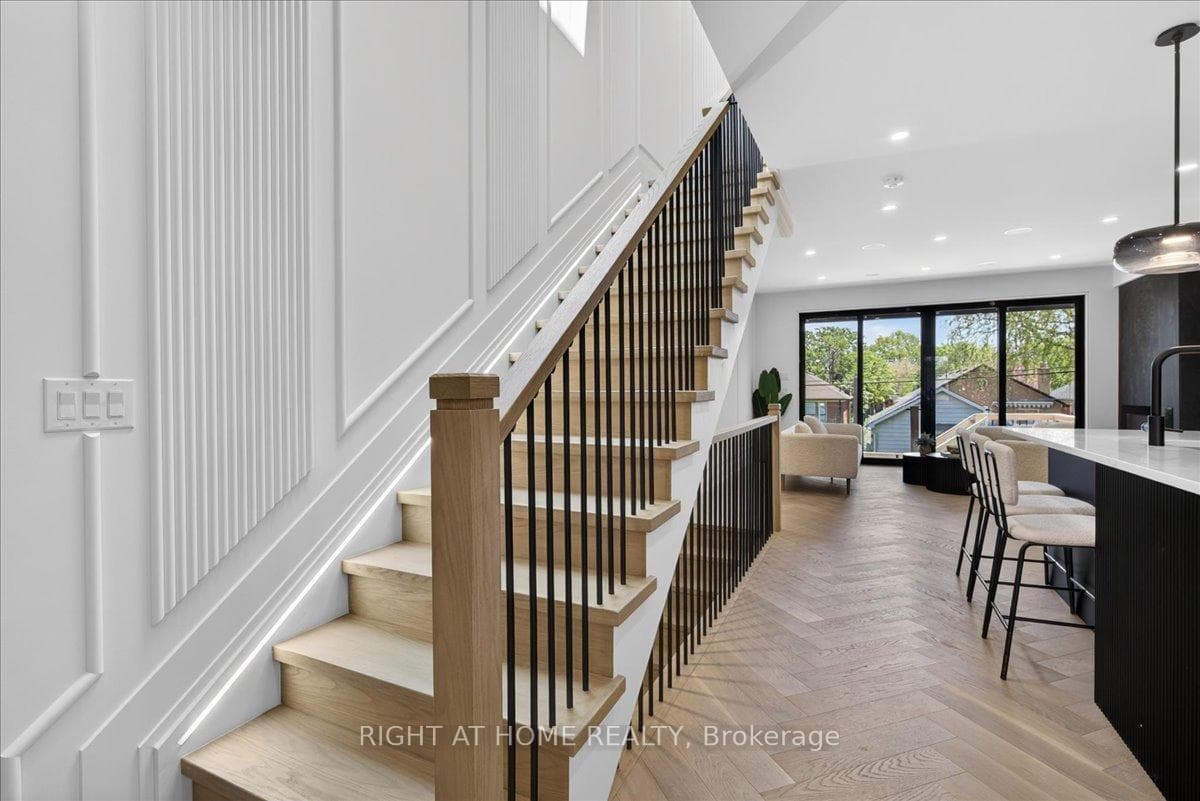 15B ROSEMEADE Avenue photo 18