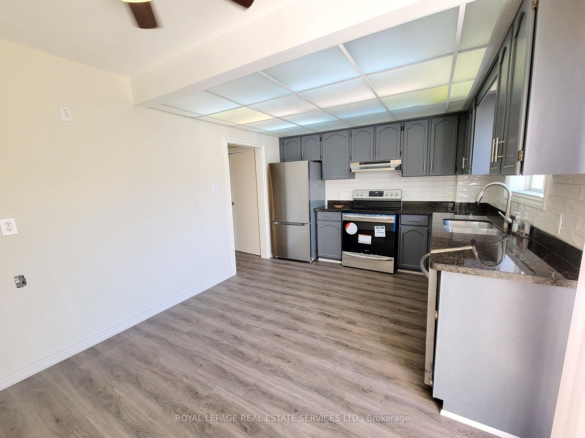 1826 Dufferin Street photo 8