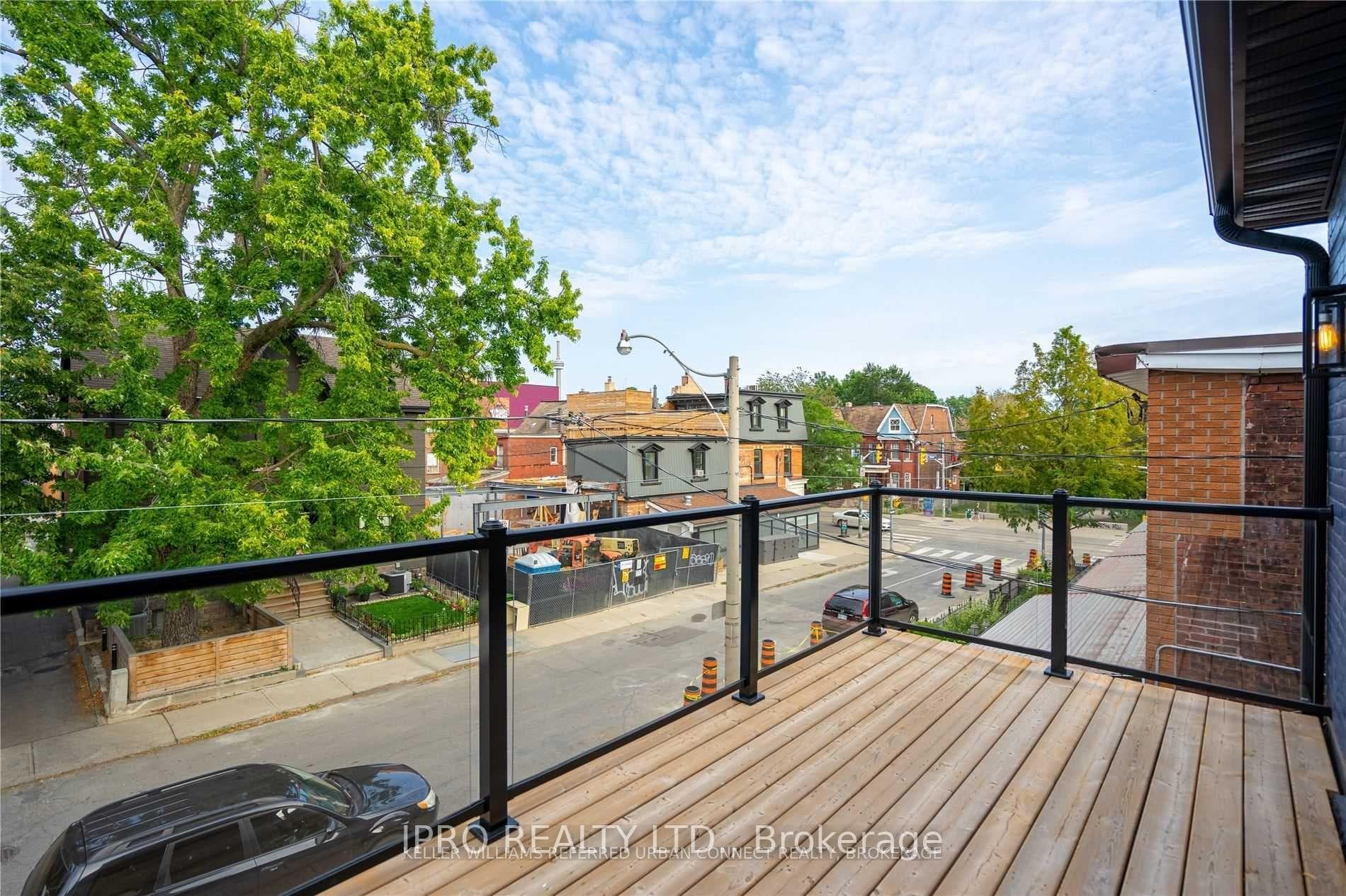 12 Montrose Avenue photo 31