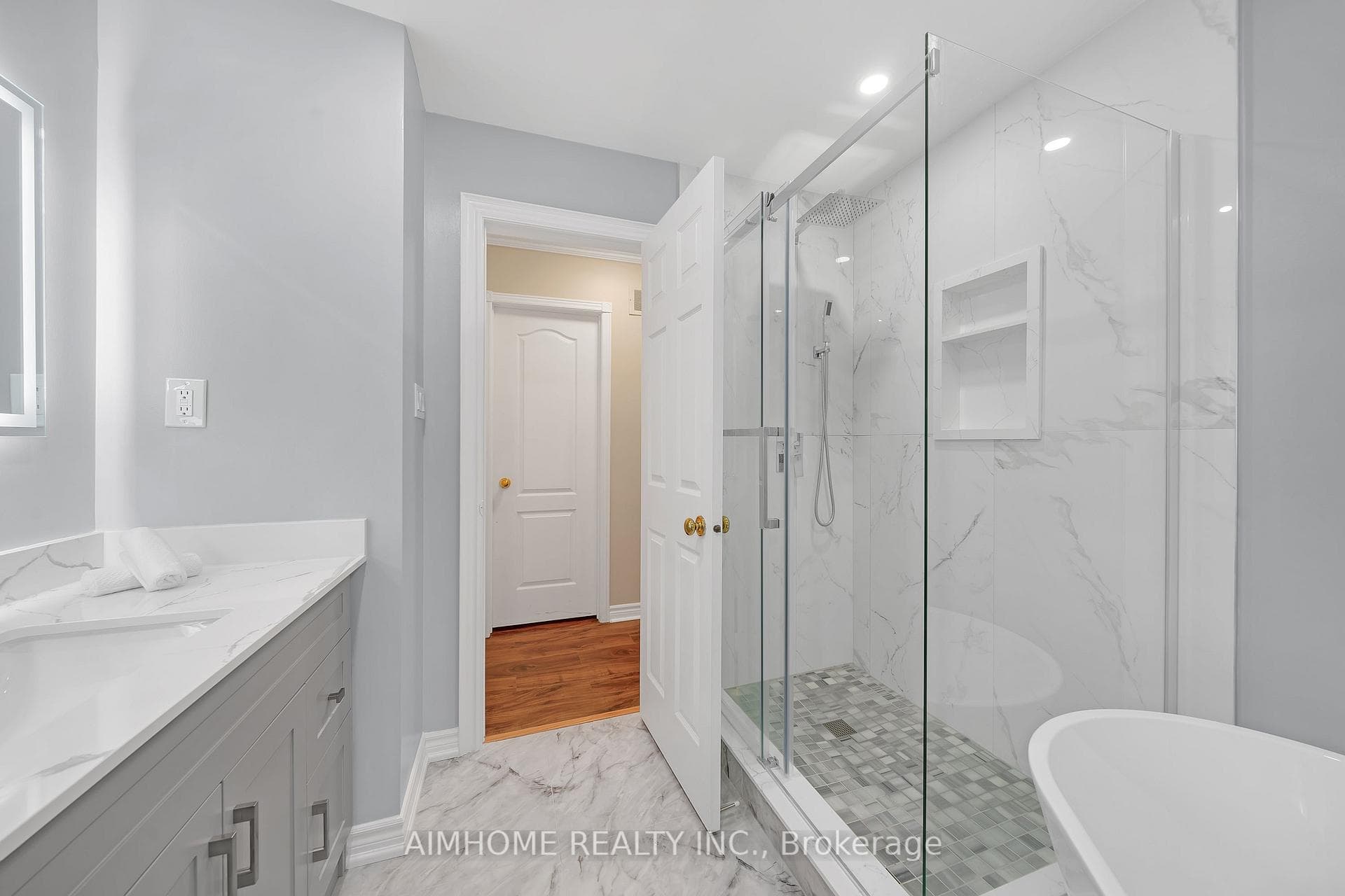 392 Wendron Crescent photo 13