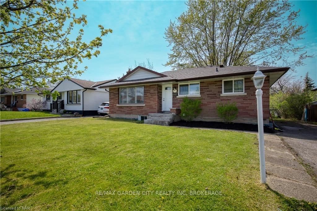 102 JACOBSON Avenue photo 1