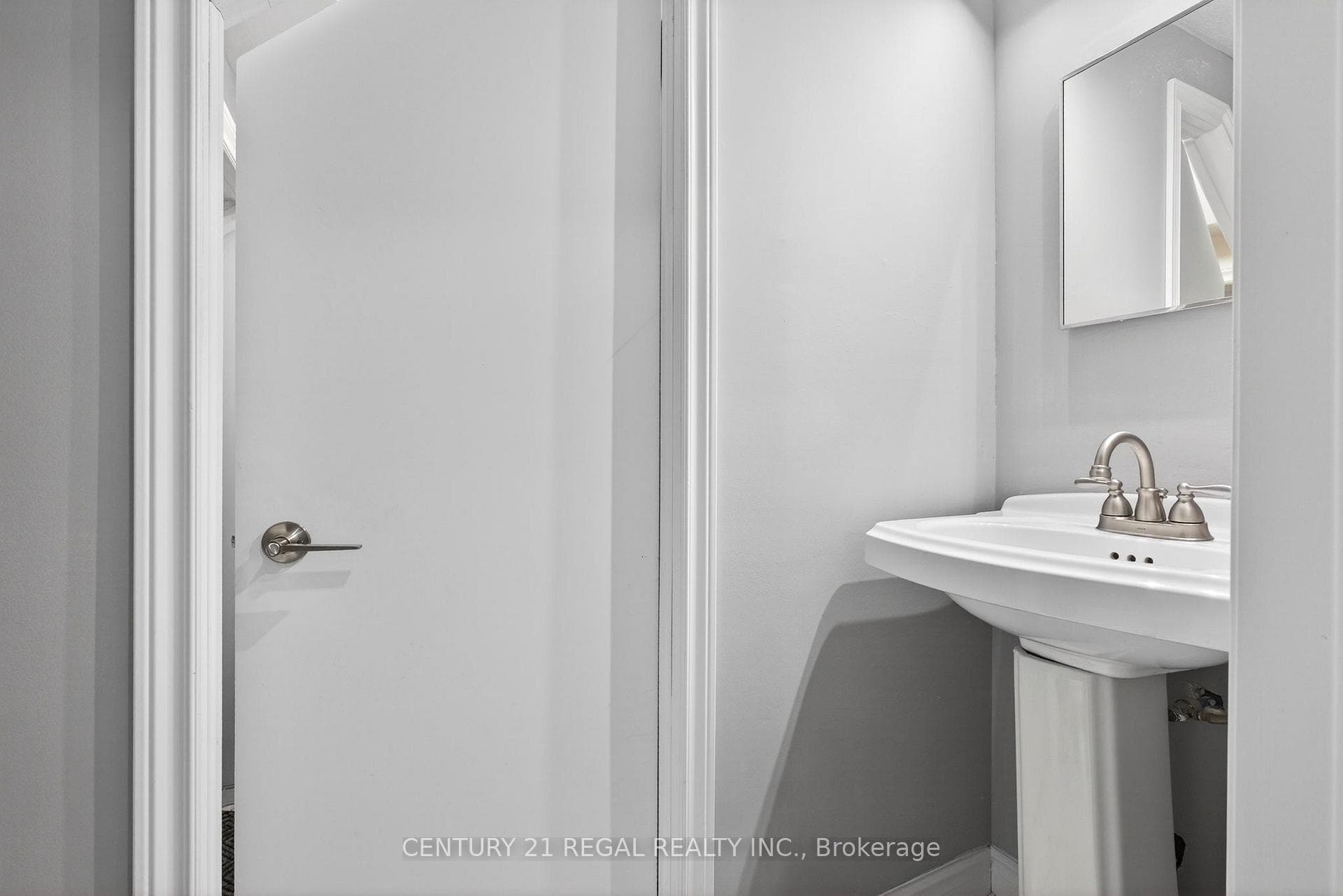 241 Mary Street photo 19