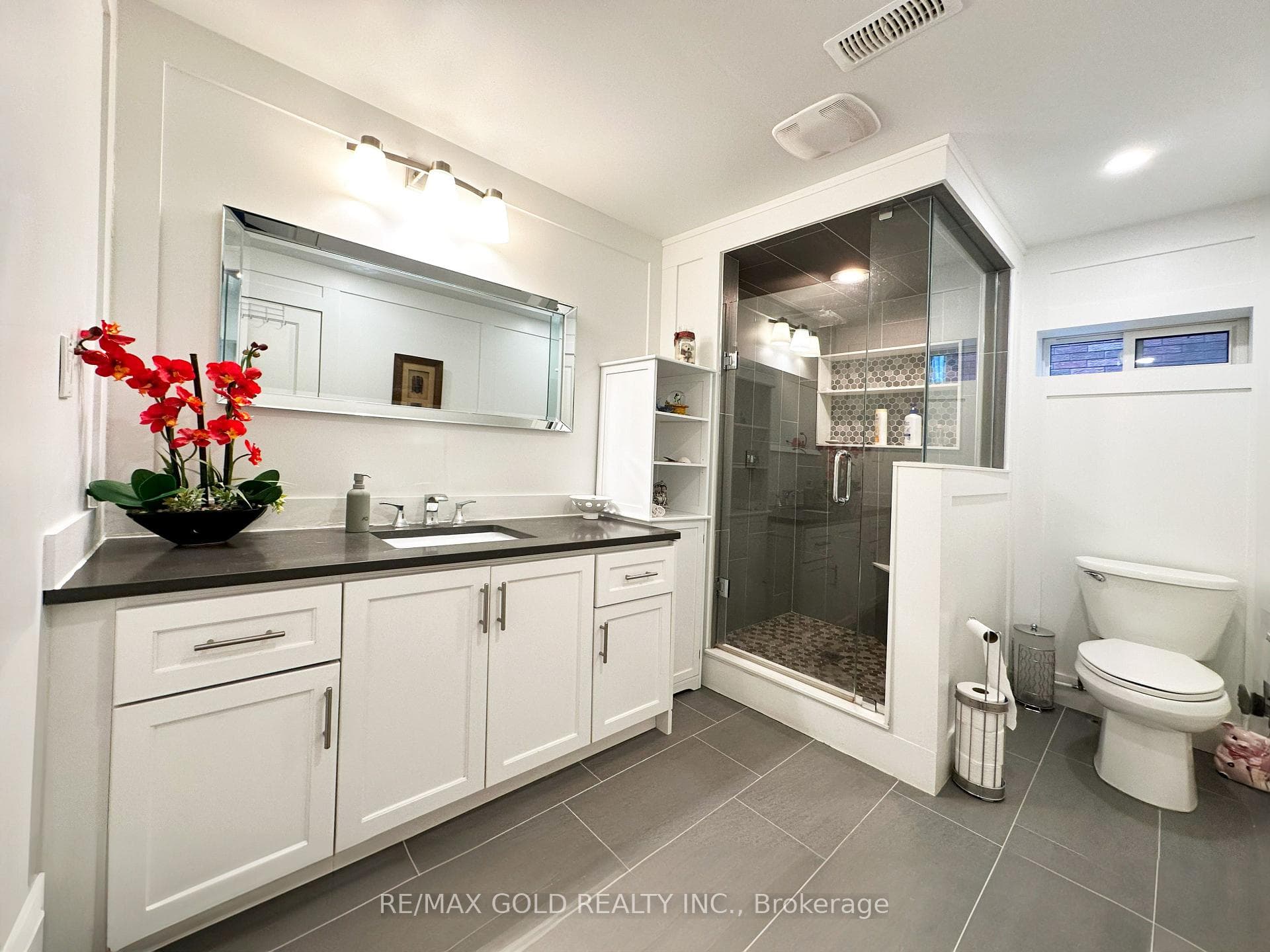 95 Leggett Crescent photo 7