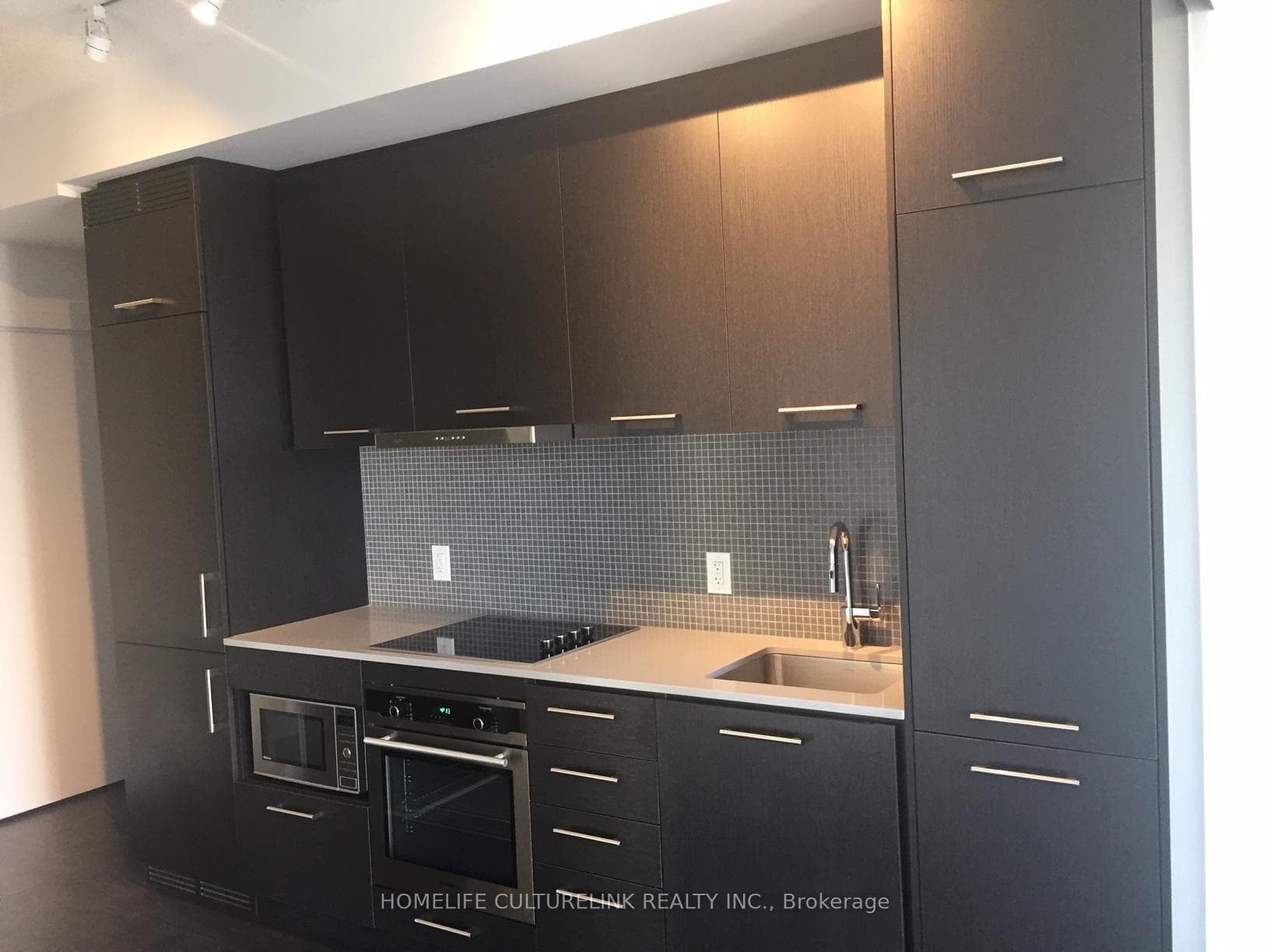 87 Peter Street Unit 1810 photo 2