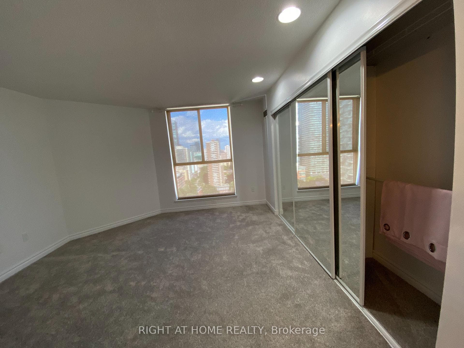 1055 BAY Street Unit PH5 photo 31