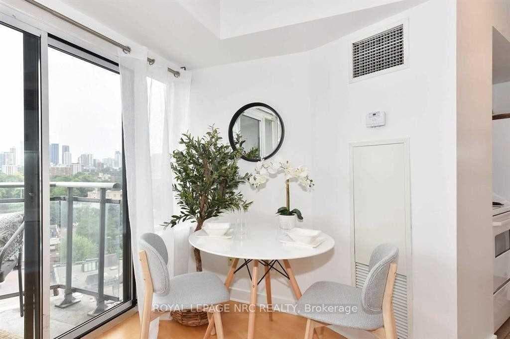 255 Richmond Street Unit 1211 photo 8