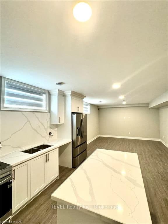 7354 SHERRILEE Crescent Unit LOWER photo 8
