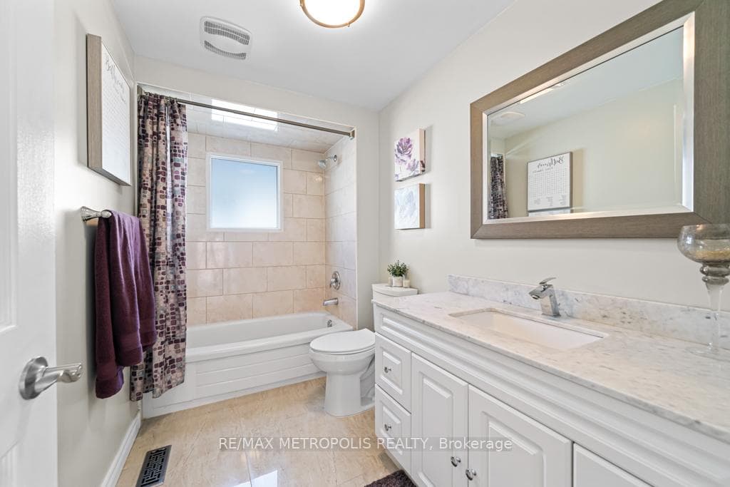 Main Bathroom with Bathtub