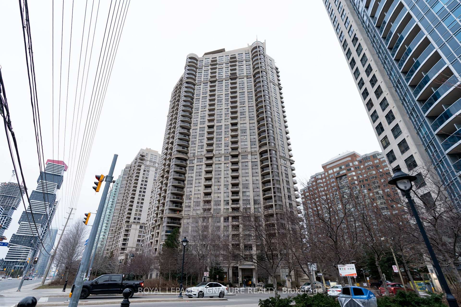 310 Burnhamthorpe Road Unit 3306 photo 1