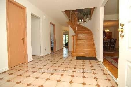 18 Reidmount Avenue photo 2