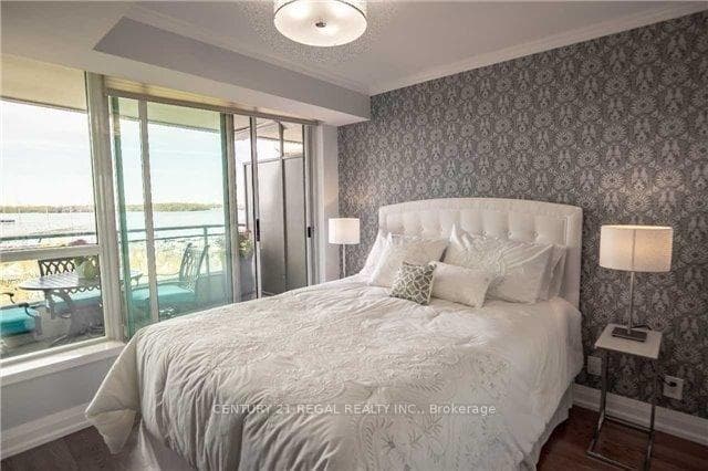 228 Queens Quay Unit 816 photo 15