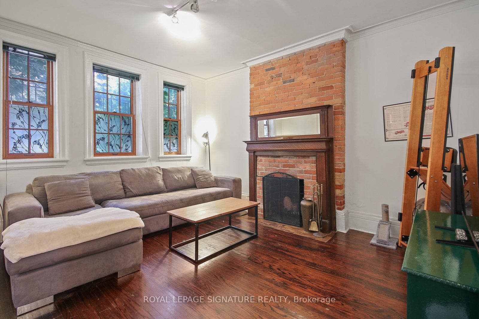 291 Ontario Street Unit 1 photo 2