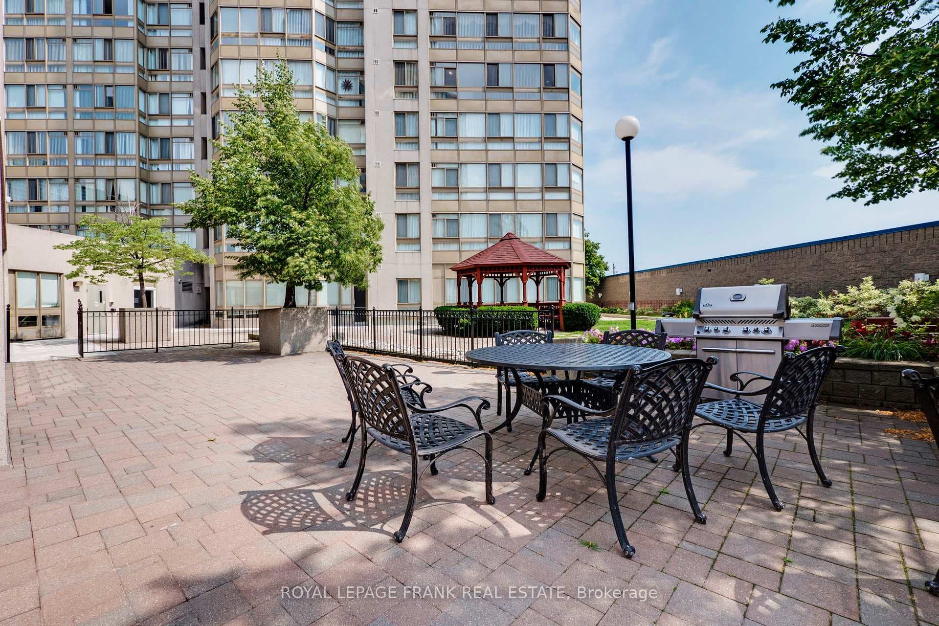 3233 Eglinton Avenue Unit 405 photo 32