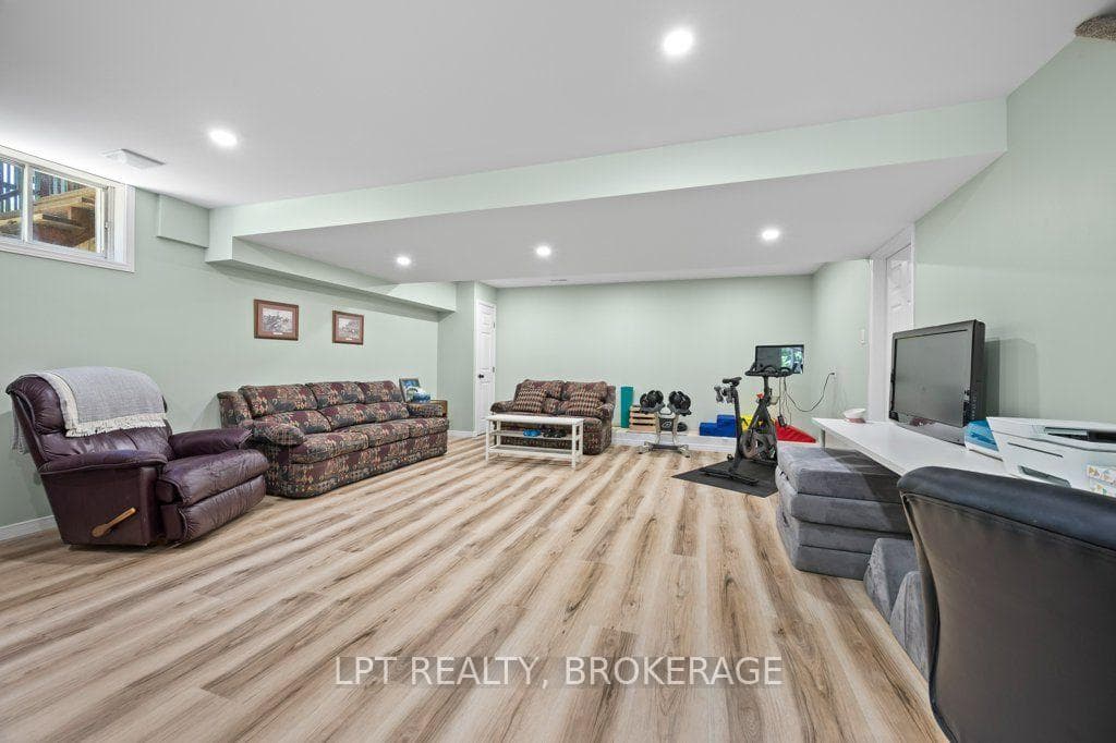 2978 Pine Grove photo 24