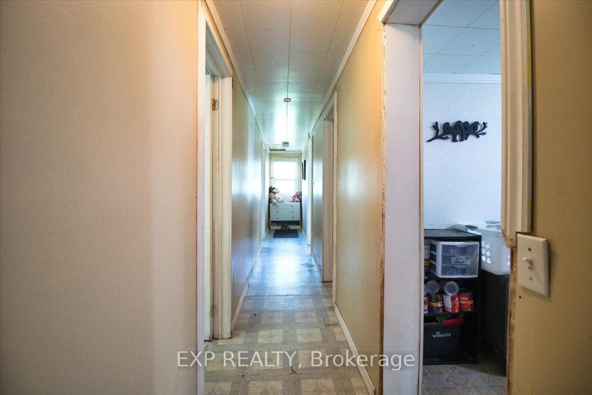 252 Queen Street photo 13