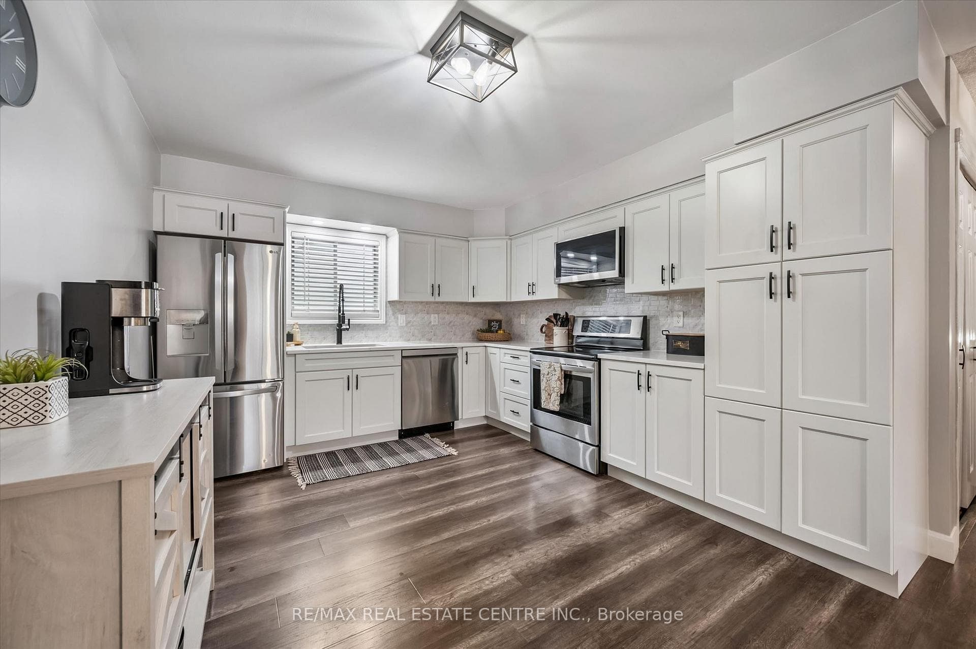 18 Avenue Road photo 8